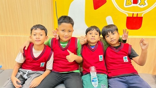 Ilustrasi bermain sensorik di rumah